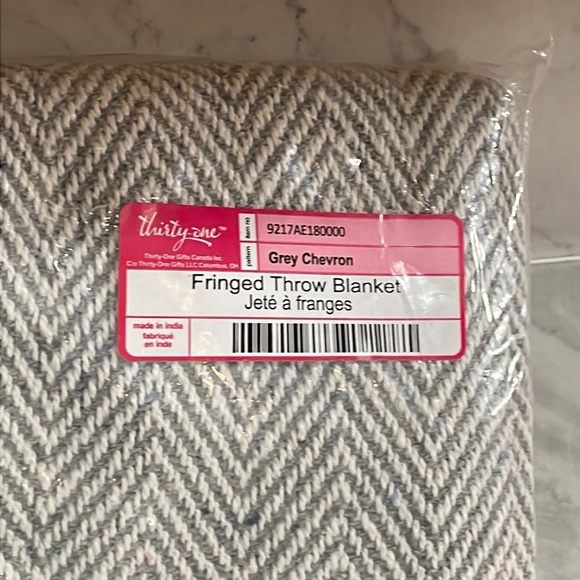 Thirty-One Fringe THROW Blanket GRAY CHEVRON 50 x 60 Cotton Blend RETIRED New! - Picture 3 of 7
